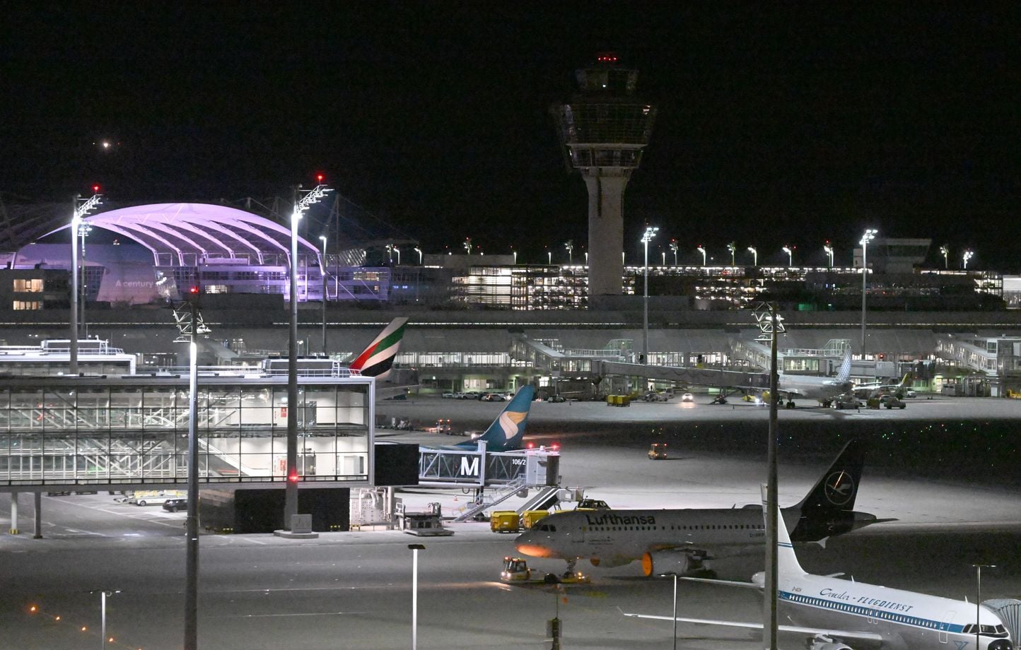 Los vuelos se suspenden brevemente en el aeropuerto de Múnich tras el miedo a los drones Los vuelos se suspenden brevemente en el aeropuerto de Múnich tras el miedo a los drones